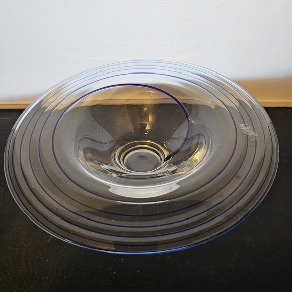 Artisan Glass Plate with Blue Accents‎ - Picture 3 of 6